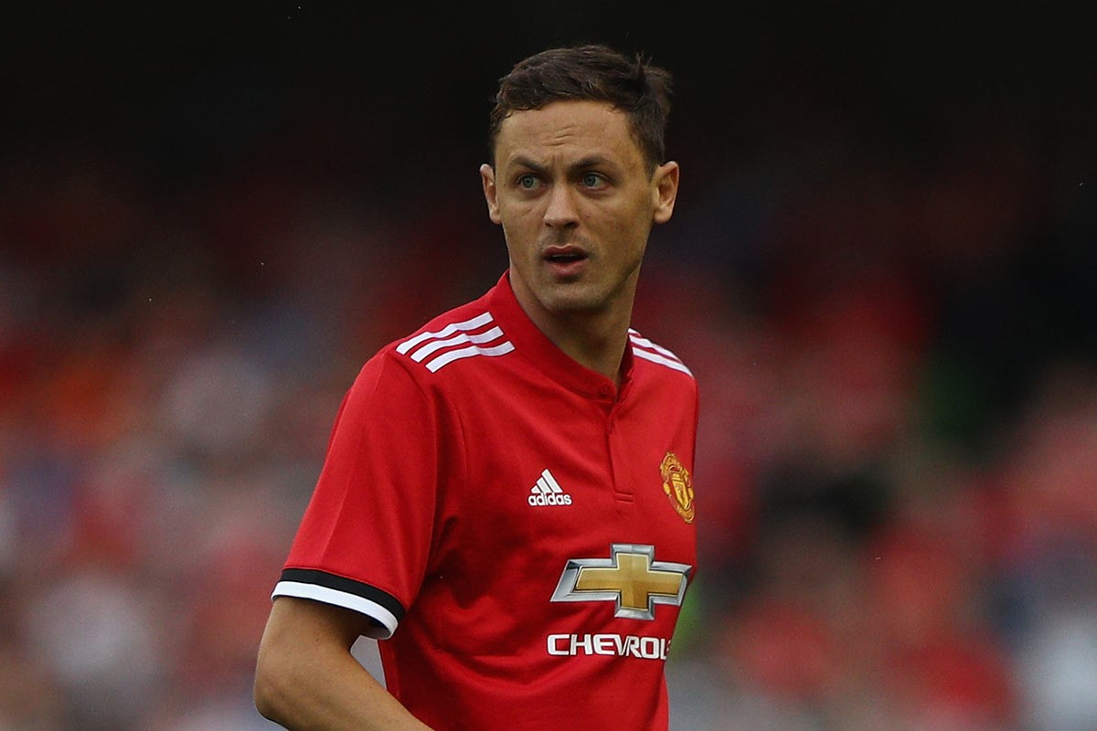 尽管他在某 尽管他在某